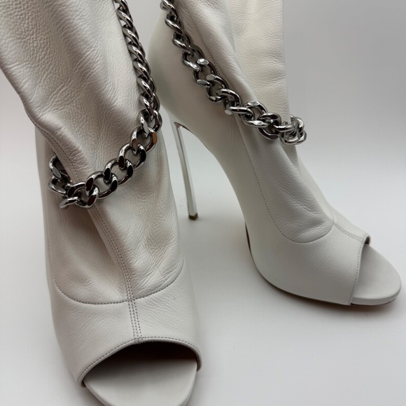 CASADEI WHITE LEATHER PEEP TOE BLADE BOOTIES CHAIN DETAIL SIZE 40.5 - Picture 3 of 11